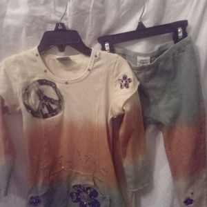 Girls two piece long sleeve shirt and leggings